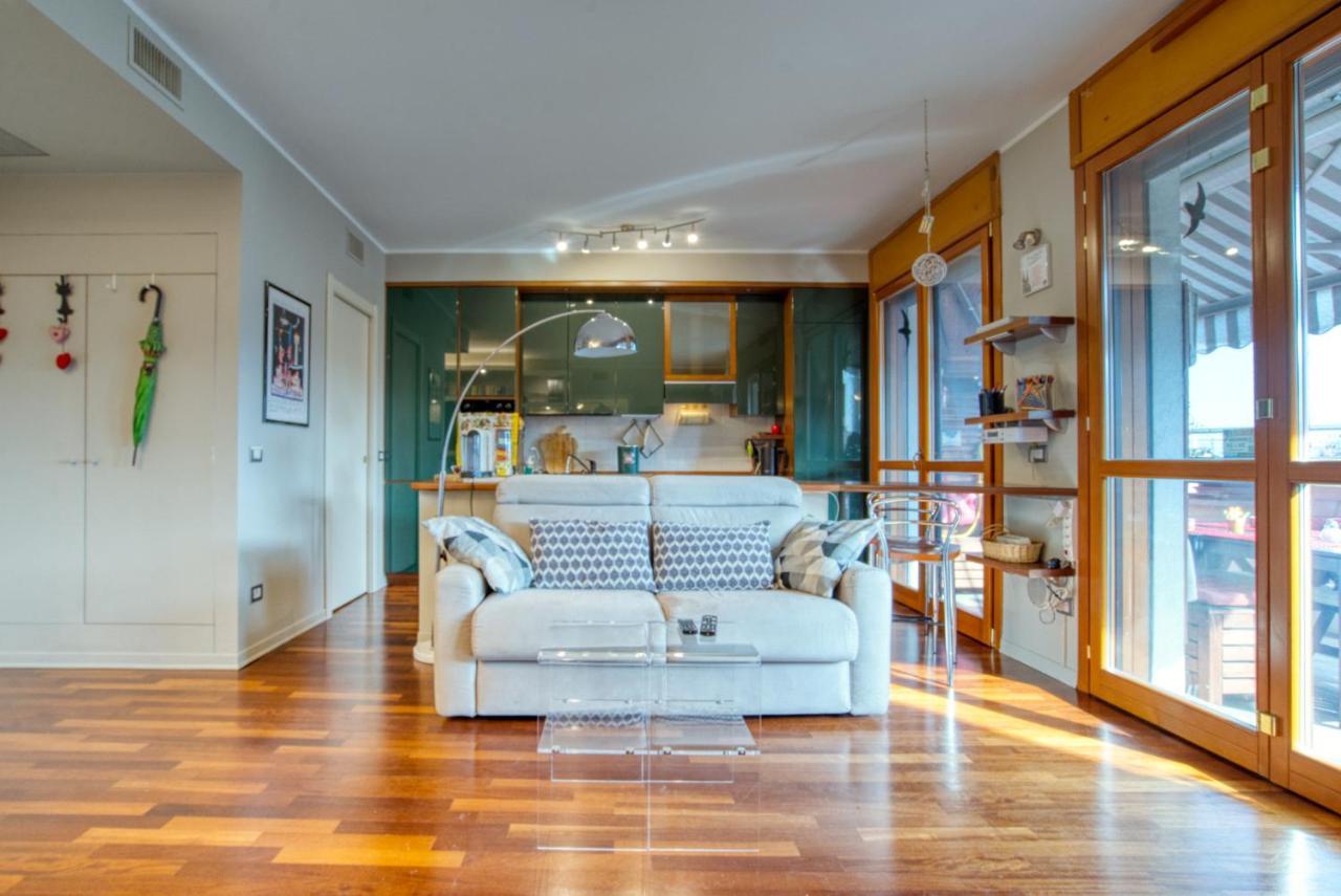 Caseospitali - Casa Di Bibi, Colorato Ed Elegante Bilocale Vicino Al Naviglio Martesana Per 4 Vimodrone Ngoại thất bức ảnh
